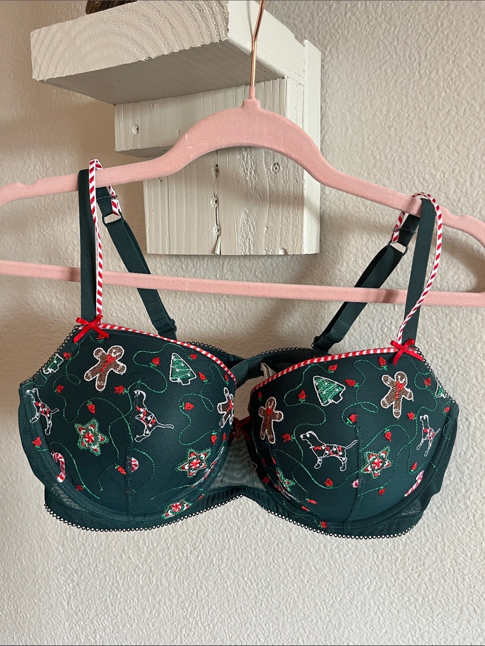 NWOT Victorias Secret PINK Christmas Print with Festive Accents; push up
